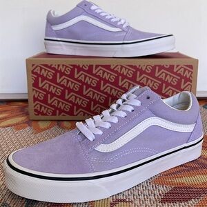 Women’s Vans Old Skool
Color Theory Purple Heath
VN0A5JMIZS0
Sneakers